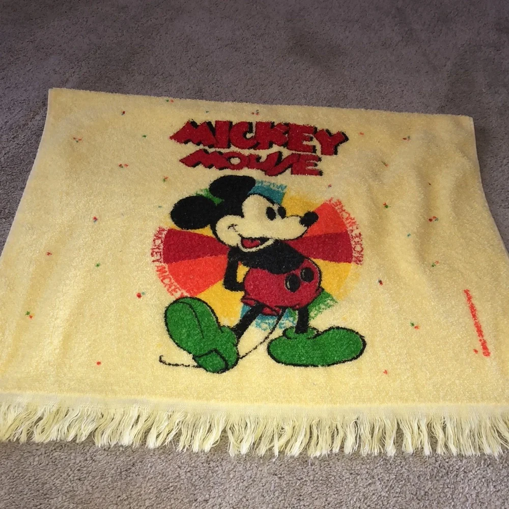 VINTAGE Disney Mickey Mouse Cannon Bath‎ Towel